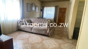  Room  in Queensdale Byo