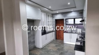  Room  in Arlington