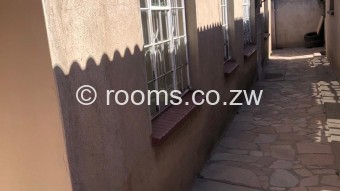  Room  in Mainway Meadows