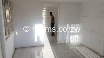  Room  in Avondale West