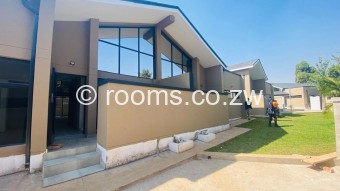  Room  in Avondale West