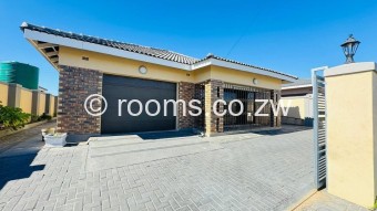 Room  in Bluff Hill
