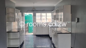  Room  in Bluff Hill