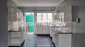  Room  in Bluff Hill