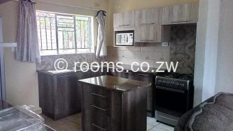 Room  in Bluff Hill