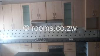 Room  in Zimre Park